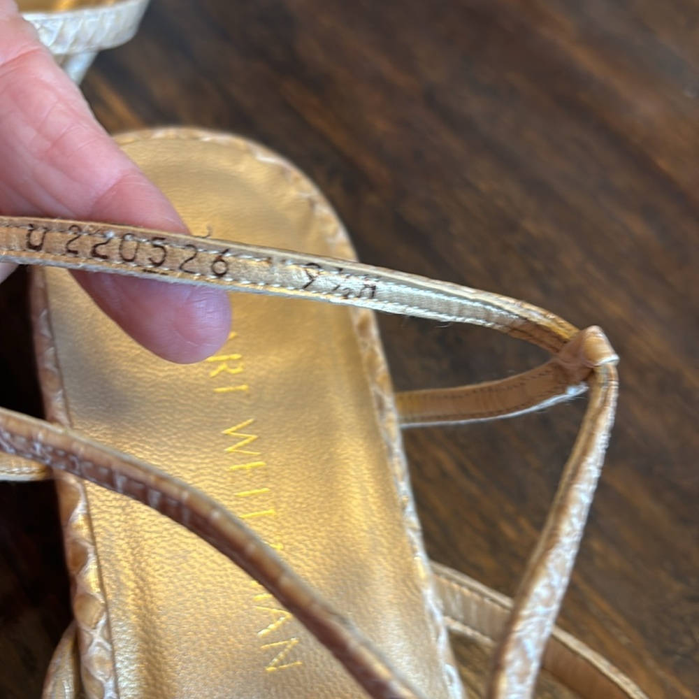 Stuart Weitzman Croc-Embossed Low Wedge Sandals 9… - image 5